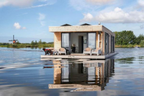 Surla houseboat Hangloose Kagerplassen